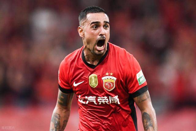 爱游戏平台 -足总杯窗口期再迎强敌，上海海港绝杀压哨，主帅态度——目标明确，赛程密集仍需轮换 