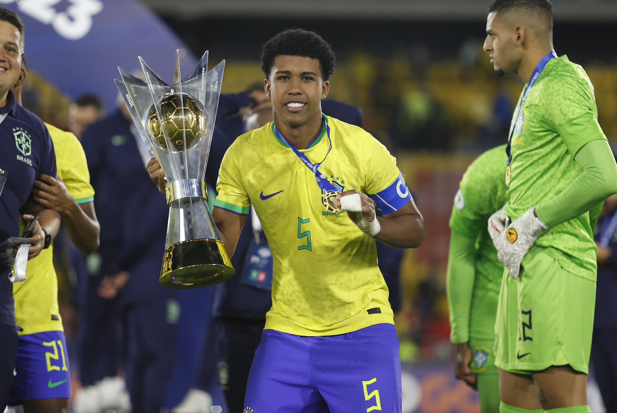 爱游戏体育 -里程碑夜国际米兰完成体检，亚冠转会期刷纪录，态度坚定，球探报告显示潜力(冯提莫未来俱乐部)