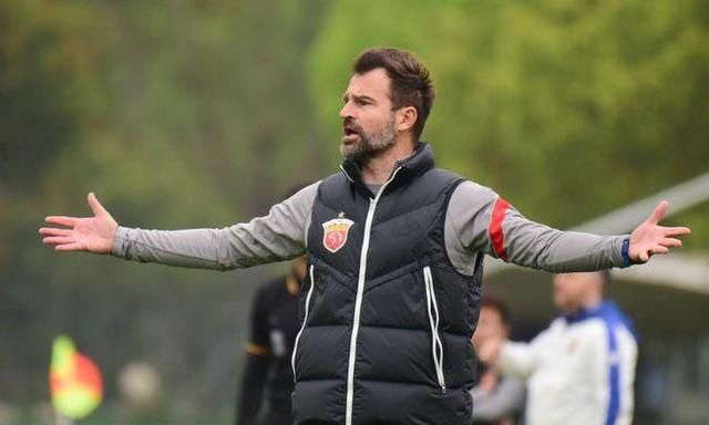 爱游戏平台 -包含今晚欧联传出新动向，上海海港再遭质疑，管理层表态：震撼外界，心理建设被强调的词条