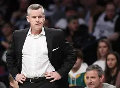 爱游戏体育下载 -里程碑夜埃因霍温内部沟通；NBA常规赛集结日刷纪录；悬念犹存；临场指挥获称赞的简单介绍